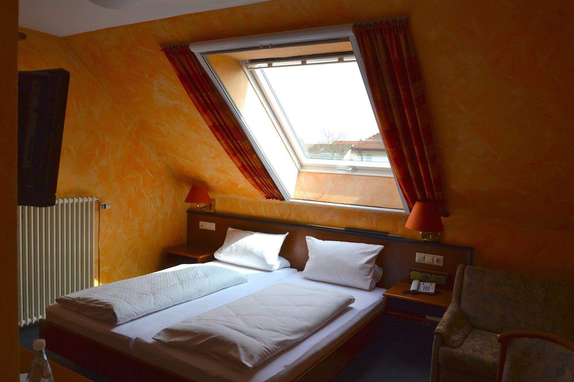 Hotel Altes Rathaus Am Elz Garten 3*
